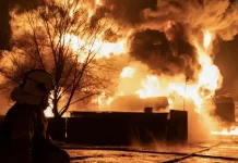Incendio en fábrica de fuegos artificiales deja 13 muertos en Rusia Foto: Rusia de luto tras mortal incendio en fábrica de pirotecnia /Cortesía