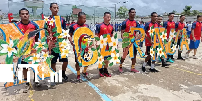 Foto: Con orgullo patrio, albergados desfilan en penal de Bluefields /TN8