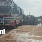Bus de Transporte El Ángel se vuelca en la ruta Bilwi – Waspam Foto: Bus con pasajeros y carga se vuelca en la carretera Bilwi - Waspam /TN8