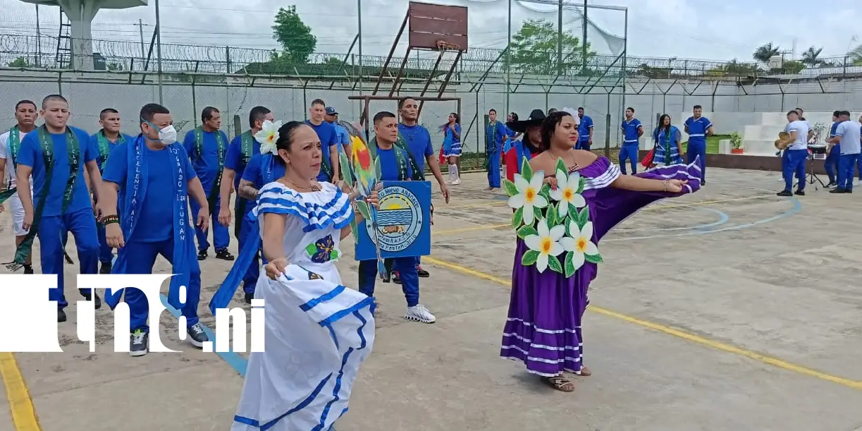 Foto: Con orgullo patrio, albergados desfilan en penal de Bluefields /TN8