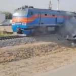 Cuatro muertos tras brutal choque entre un tren y un automóvil en Uzbekistán Foto: Tragedia en Uzbekistán: tren embiste automóvil y deja cuatro muertos /Cortesía