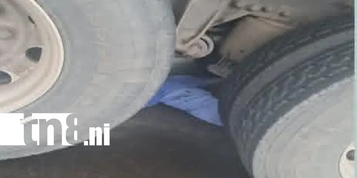 Foto: Muere bajo las pesadas llantas de un cabezal en León /TN8