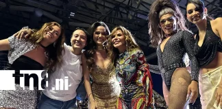 Foto: ¡Qué momentazo! Ziari Ruiz junto a Gloria Trev /TN8