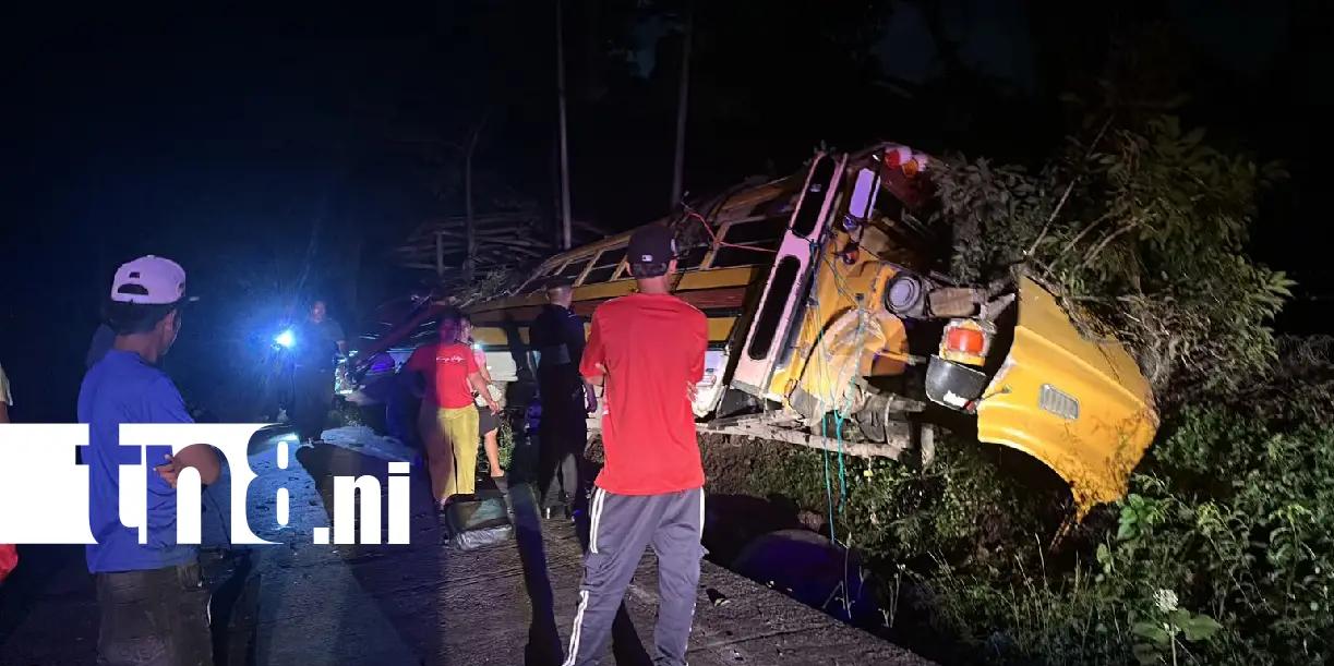 Foto: Accidente deja 10 pasajeros lesionados en Río Blanco /TN8