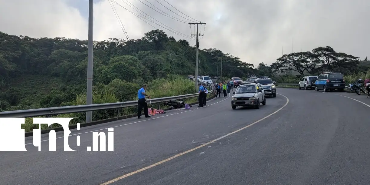 Foto: Inspectora de la Policía muere en aparatoso accidente en la Carretera Sur /TN8