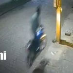Foto: Motociclista pierde el equilibrio y termina contra un poste en Managua/TN8