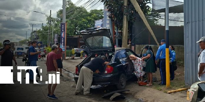 Foto: Accidente con personas prensadas en Sabana Grande, Managua / TN8