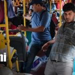 Cámaras captan infarto de conductor de bus mientras manejaba en Nueva Guinea Foto: Momentos de tensión con un bus sin control en Nueva Guinea / TN8