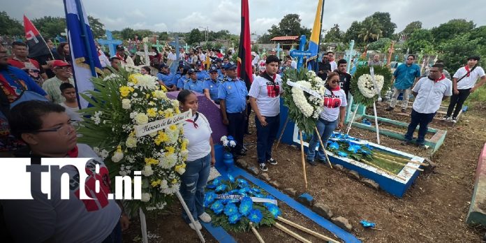 Foto: Homenaje a la Policía Nacional y a miembros caídos en cumplimiento del deber / TN8 Foto: Homenaje a la Policía Nacional y a miembros caídos en cumplimiento del deber / TN8