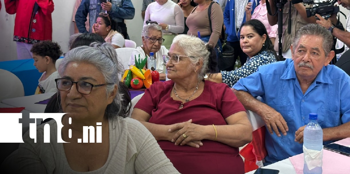 Foto: Homenaje a parteras de Managua / TN8