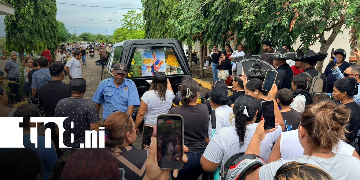Foto: Entierro de "La Pajarita" en Chinandega / TN8