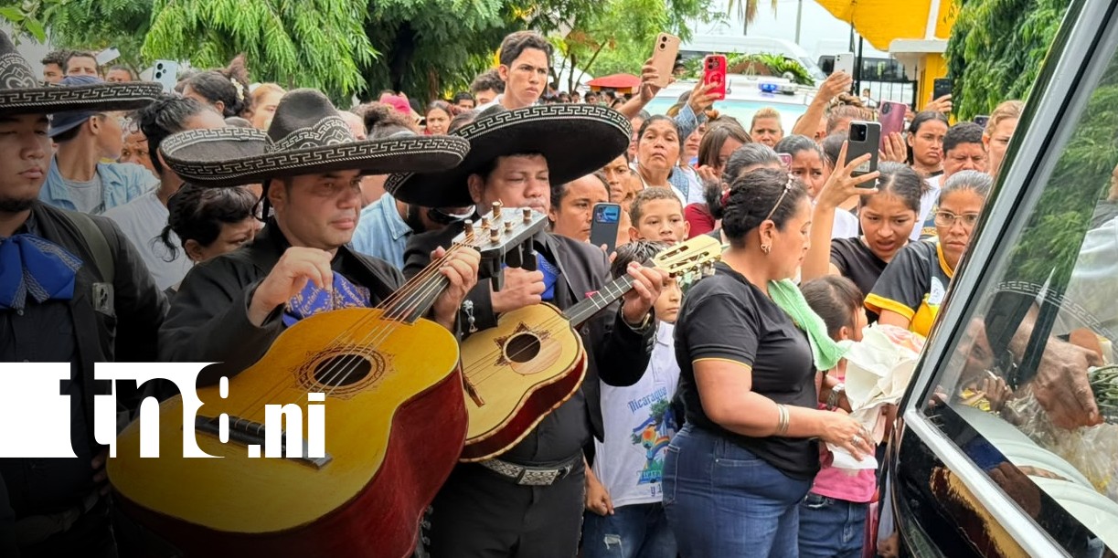 Foto: Entierro de "La Pajarita" en Chinandega / TN8