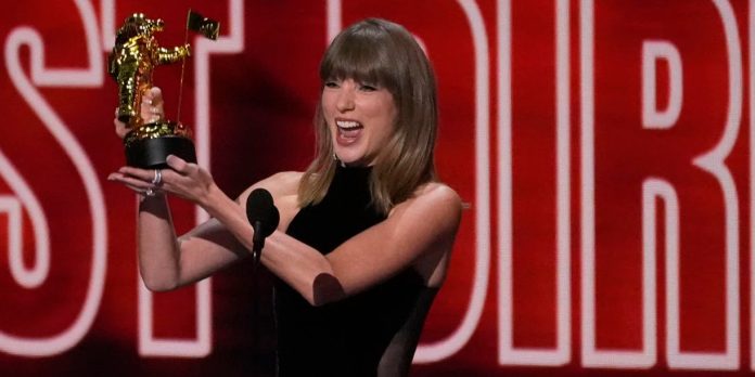 Foto: Taylor Swift hace historia en los MTV VMA y homenajea a Dolly Parton / Cortesia