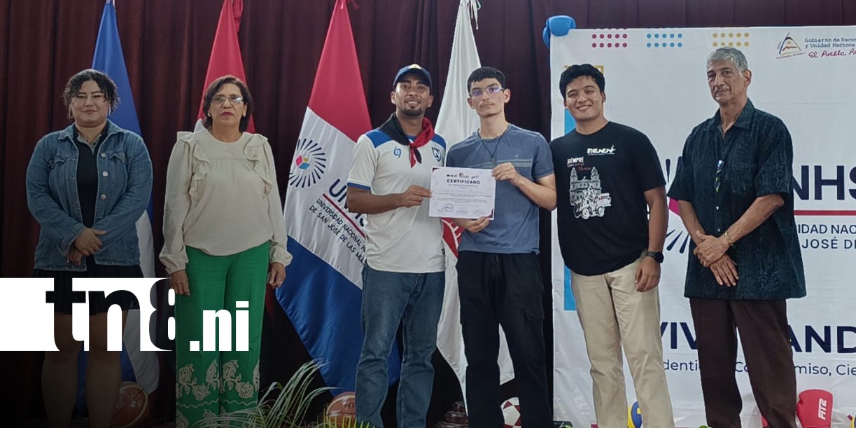 Foto: Reconocen esfuerzo, dedicación y disciplina de más de 100 atletas universitarios destacados de Managua, Nicaragua / TN8