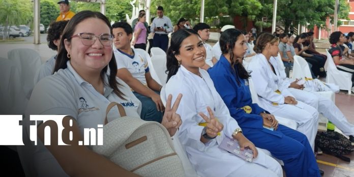 Foto: Reconocen esfuerzo, dedicación y disciplina de más de 100 atletas universitarios destacados de Managua, Nicaragua / TN8 Foto: Reconocen esfuerzo, dedicación y disciplina de más de 100 atletas universitarios destacados de Managua, Nicaragua / TN8