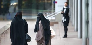 Foto: Italia busca prohibir el niqab y burka en colegios