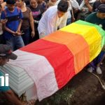 “La Pajarita” recibe emotiva despedida de familiares, amigos y seguidores Foto: Entierro de "La Pajarita" en Chinandega / TN8
