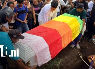 Foto: Entierro de "La Pajarita" en Chinandega / TN8