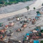 ¡La montaña se viene abajo! Gigantesco alud cae sobre un río en Nepal Foto: ¡La montaña se viene abajo! Gigantesco alud cae sobre un río en Nepal / Cortesia