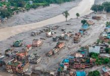 Foto: ¡La montaña se viene abajo! Gigantesco alud cae sobre un río en Nepal / Cortesia