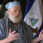Cro. Brian Wilson: «Ser parte de la Revolución Sandinista es parte de mi fuerza» Foto: Compañero Brian Wilson, activista norteamericano, junto a la Juventud Sandinista de Nicaragua