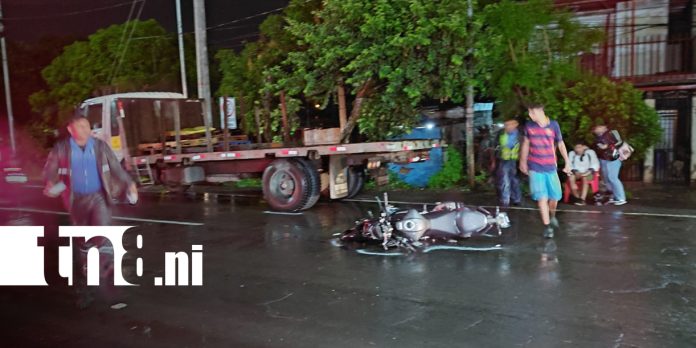 Foto: Motociclista de 22 años resulta lesionado en accidente en Managua/TN8 Foto: Motociclista de 22 años resulta lesionado en accidente en Managua/TN8