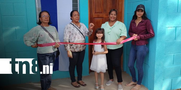 1 Foto: Entre lágrimas de alegría, familias de Nandaime cumplen el sueño de tener casa propia/TN8