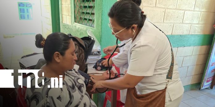 Foto: Hospitales de Granada brindan atención especializada a mujeres en jornada del Mes Rosa/TN8