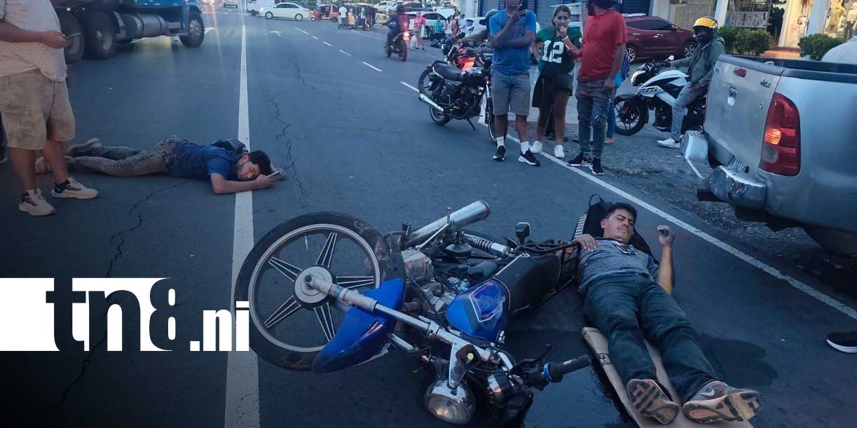 Foto: Choque entre camioneta y motocicleta deja dos lesionados en Managua/TN8