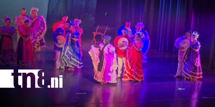 1 Foto: El Ballet Folclórico Tepenahuatl celebró sus 45 años de trayectoria/TN8
