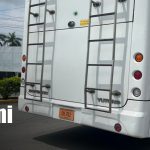 ¡Con bate en mano! Busero habría amenazado a motociclista tras incidente en Chinandega Foto: Tensión entre busero y motociclista en Chinandega/TN8