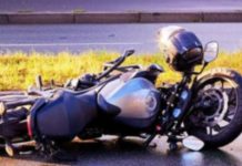 Tragedia en Río Blanco: joven motociclista muere tras impactar contra un camión Foto: Joven muere en accidente de tránsito en Río Blanco/Cortesía