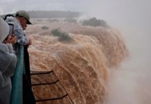 Inundaciones por la crecida del río Paraná dejan 3.000 familias afectadas en Paraguay Foto: Crecida del río Paraná causa inundaciones en Paraguay/Cortesía