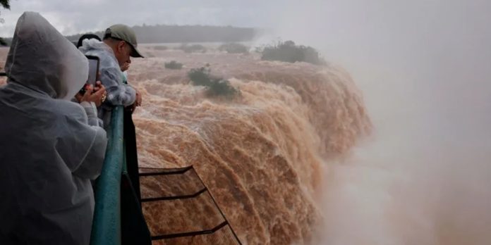 Foto: Crecida del río Paraná causa inundaciones en Paraguay/Cortesía Foto: Crecida del río Paraná causa inundaciones en Paraguay/Cortesía