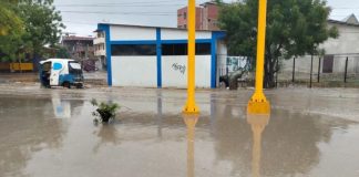 Foto: Fuertes lluvias inundan calles y afectan viviendas en Chulucanas, Perú/Cortesía