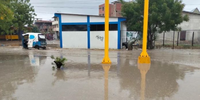 Foto: Fuertes lluvias inundan calles y afectan viviendas en Chulucanas, Perú/Cortesía Foto: Fuertes lluvias inundan calles y afectan viviendas en Chulucanas, Perú/Cortesía