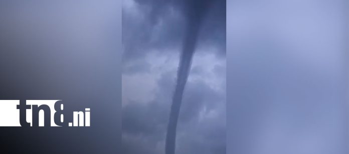 1 Foto: Captan impresionante tromba sobre las aguas del Lago Cocibolca en Granada/TN8