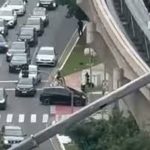 Foto: Tren choca contra grúa y esta cae sobre avenida en Brasil/Cortesía