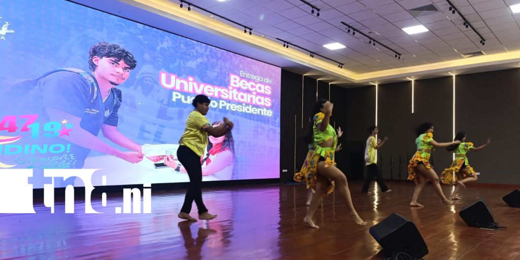 Foto: UNAN-Managua entrega más de 29 mil becas/TN8