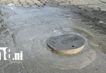 Más de cuatro meses entre aguas negras y malos olores: familias piden atención de ENACAL Foto: Familias afectadas por aguas negras esperan respuesta de ENACAL/TN8