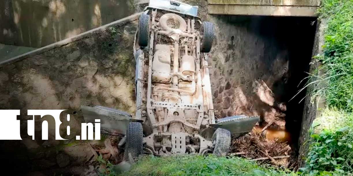 Foto: Camioneta termina en un cauce en Boaco/TN8