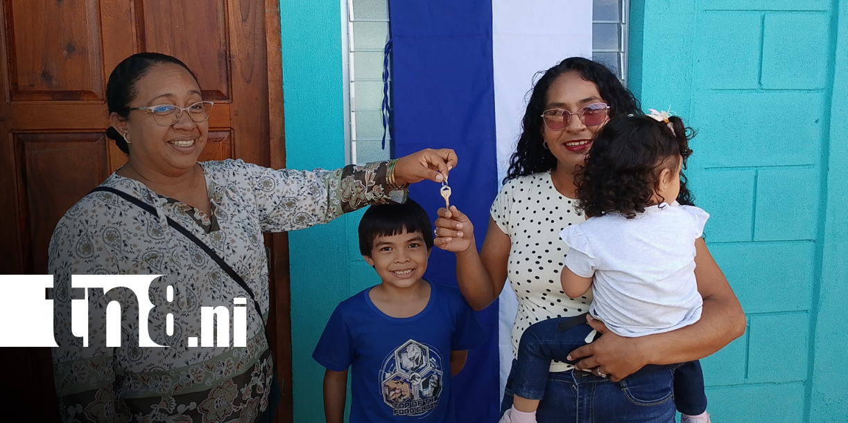 Foto: Entre lágrimas de alegría, familias de Nandaime cumplen el sueño de tener casa propia/TN8