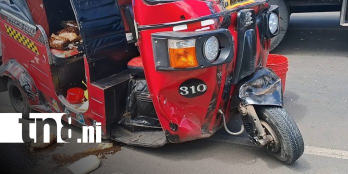 2 Foto: Mujer resulta lesionada tras colisión entre mototaxi y camión en Dolores, Carazo/TN8
