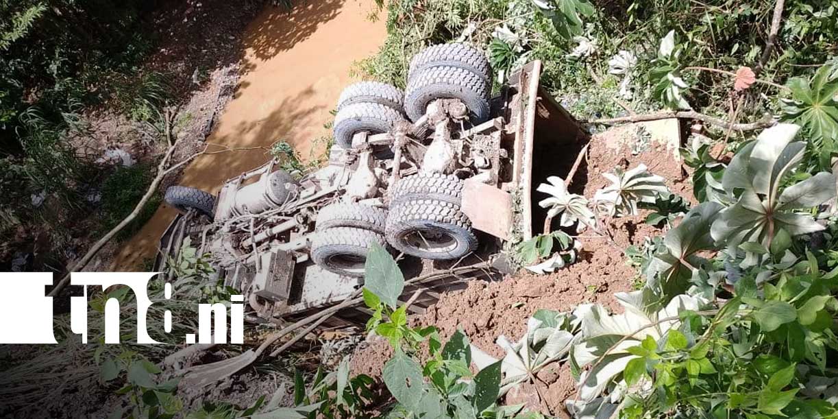 Foto: Conductor de camión resulta lesionado tras caer a un abismo en Chontales/TN8