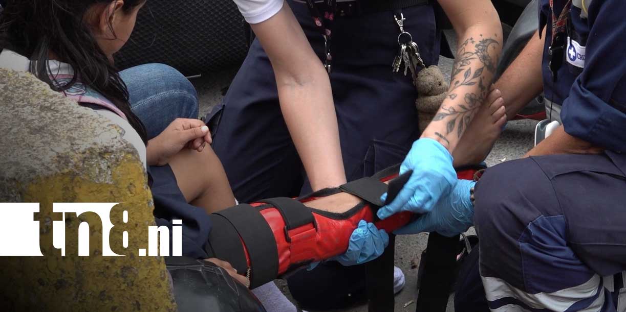 Foto: Madre y su pequeña hija resultan heridas tras ser embestidas por un taxi en Estelí/TN8
