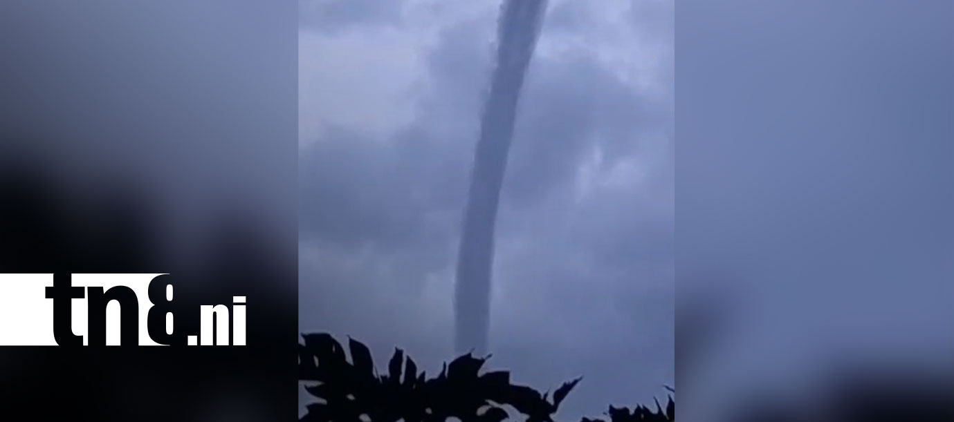 Foto: Captan impresionante tromba sobre las aguas del Lago Cocibolca en Granada/TN8