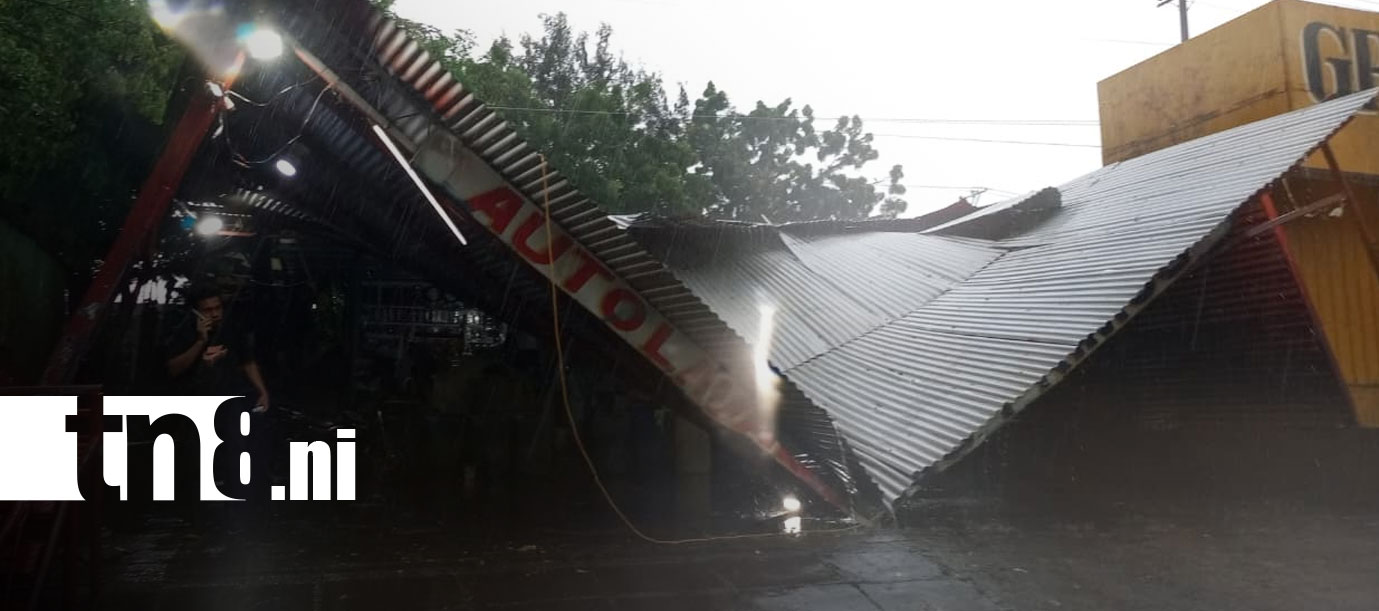 Foto: Se desploma techo de un auto lavado en Managua, solo reportan daños materiales/TN8
