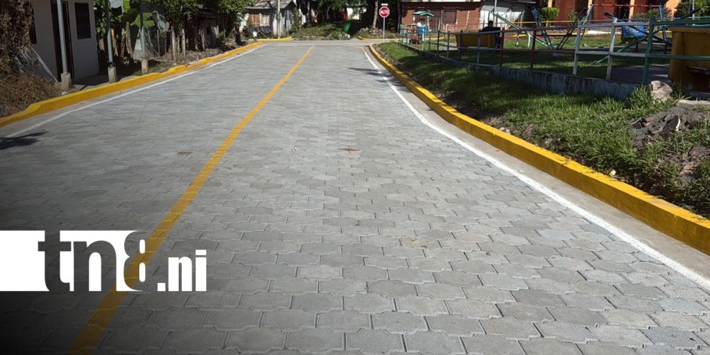 Foto: La Libertad entrega dos nuevas calles adoquinadas en el barrio Nueva Esperanza/TN8