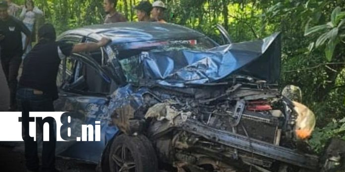 2 Foto: Tres personas resultan lesionadas en accidente entre autobús y taxi en Nueva Guinea/TN8