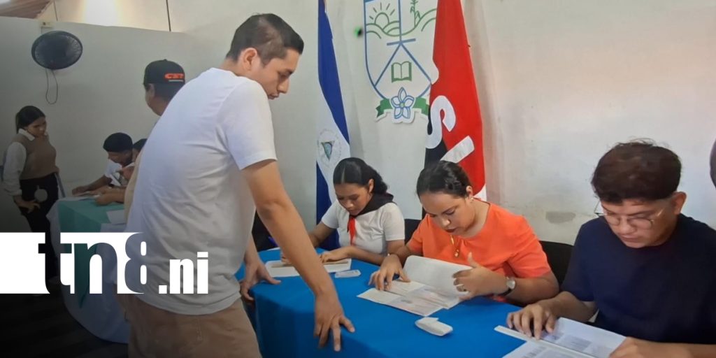 Foto: Más de 300 universitarios de Granada reciben becas de estudios del Gobierno de Nicaragua/TN8